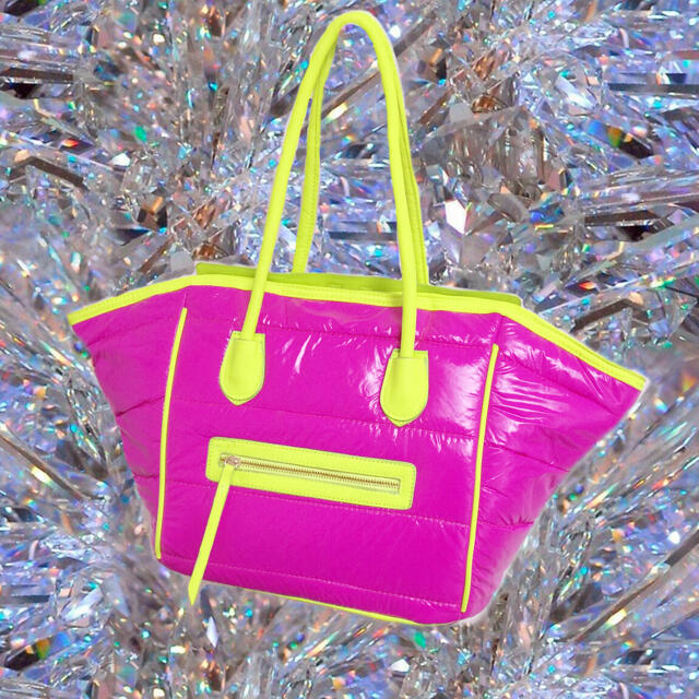 UNIF(ユニフ)のピンク セリーヌ マザーバッグ ダウン キルティング ボストンバッグ レディースのバッグ(ハンドバッグ)の商品写真