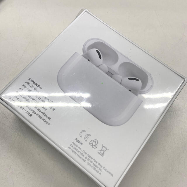 Apple(アップル)の正規品 Apple AirPods Pro MWP22J/A スマホ/家電/カメラのオーディオ機器(ヘッドフォン/イヤフォン)の商品写真