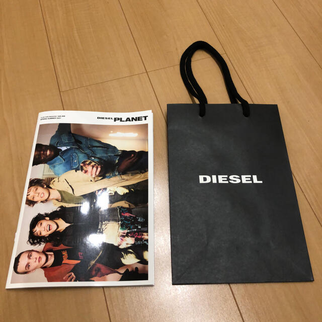 DIESEL(ディーゼル)の【DIESEL】ショッピングバッグ　最新カタログ　セット レディースのバッグ(ショップ袋)の商品写真