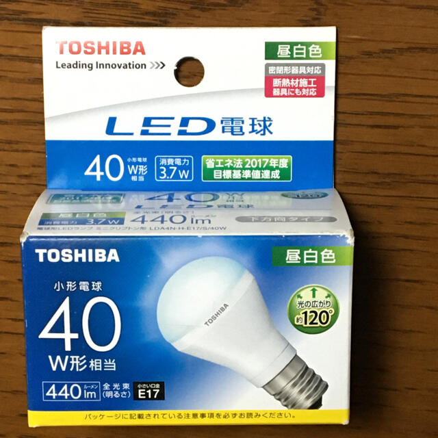 東芝(トウシバ)の新品　TOSHIBA LED電球 40W 昼白色 E17 4個セット インテリア/住まい/日用品のライト/照明/LED(蛍光灯/電球)の商品写真