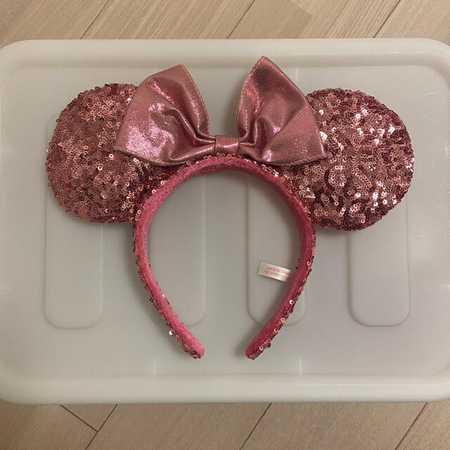 Disney(ディズニー)のディズニー カチューシャ スパンコール ピンク レディースのヘアアクセサリー(カチューシャ)の商品写真