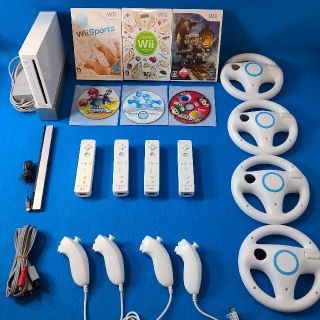 （実動、送料込み）wii マリオカート ハンドル 本体  ヌンチャク ソフト5本