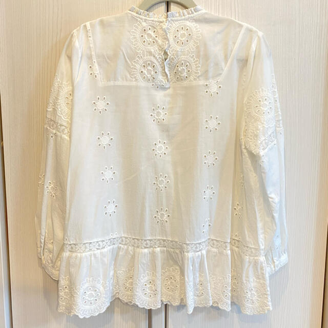 ZARA(ザラ)のZARA 刺繍ブラウス レディースのトップス(シャツ/ブラウス(長袖/七分))の商品写真