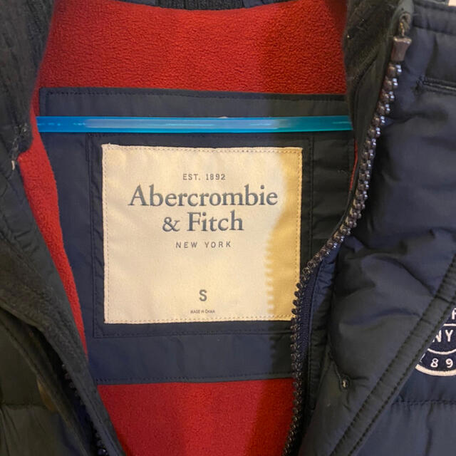 Abercrombie&Fitch(アバクロンビーアンドフィッチ)のアバクロンビー&フィッチ　ダウンベスト　メンズ メンズのジャケット/アウター(ダウンベスト)の商品写真