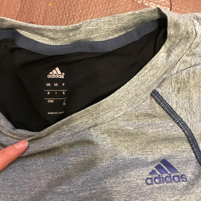 adidas(アディダス)のブラカップ付きトレーニングウェア　 スポーツ/アウトドアのトレーニング/エクササイズ(ヨガ)の商品写真