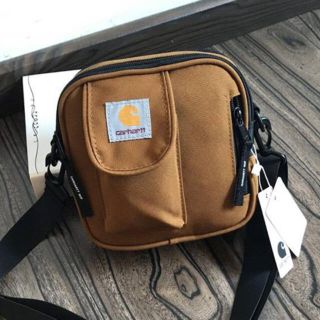 カーハート(carhartt)のカーハートショルダーバッグ ブラウン 新品未使用 ラスト1点(ショルダーバッグ)