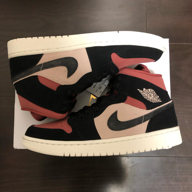 NIKE WMNS AIR JORDAN 1 MID