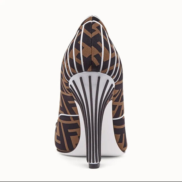 レディース FENDI ロゴサンダルの通販 by miki's shop|フェンディならラクマ - FENDI シューズ