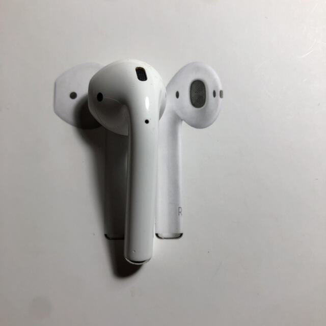 Apple(アップル)のAirPods 第2世代 正規品 左のみ  スマホ/家電/カメラのオーディオ機器(ヘッドフォン/イヤフォン)の商品写真