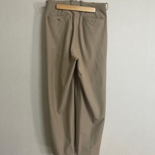 YOKE 1 TUCK WIDE TROUSERS メンズのパンツ(スラックス)の商品写真