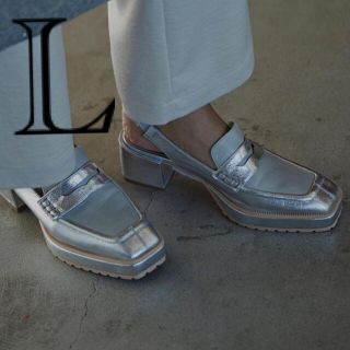 アメリヴィンテージ(Ameri VINTAGE)のAmeri    SQUARE LOAFER SANDALS シルバー　Lサイズ(サンダル)