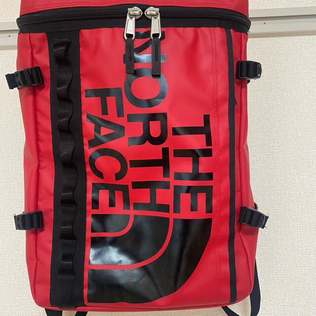 THE NORTH FACE(ザノースフェイス)のTHE NORTH FACE ヒューズボックス　30L レッド メンズのバッグ(バッグパック/リュック)の商品写真