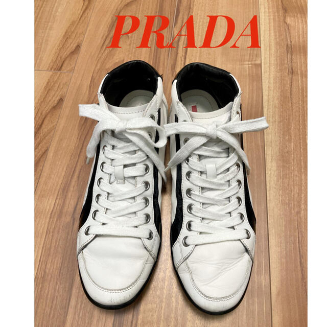 PRADA(プラダ)のPRADA 白レザースニーカー　お盆休み限定セール中 メンズの靴/シューズ(スニーカー)の商品写真