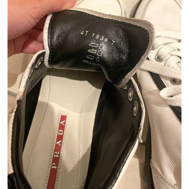 PRADA(プラダ)のPRADA 白レザースニーカー　お盆休み限定セール中 メンズの靴/シューズ(スニーカー)の商品写真