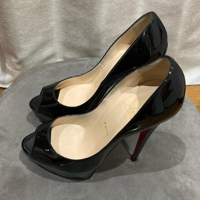 Christian Louboutin(クリスチャンルブタン)のクリスチャンルブタン　エナメルパンプス レディースの靴/シューズ(ハイヒール/パンプス)の商品写真