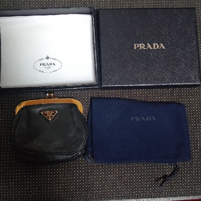 PRADA レザーがま口財布