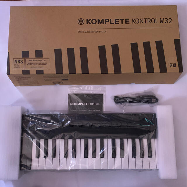 KOMPLETE KONTROL M32