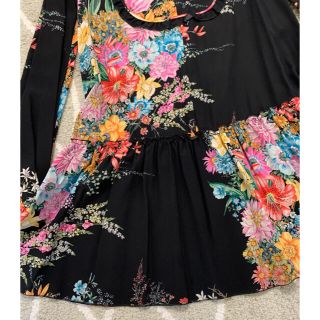 美品 N°21 ヌメロヴェントゥーノ 花柄 ワンピース フラワー 紗栄子