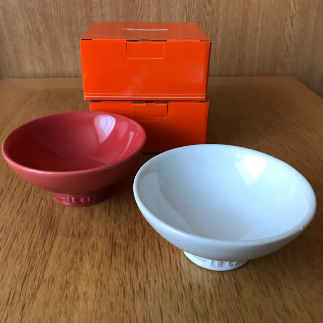 LE CREUSET(ルクルーゼ)のルクルーゼ　チャワン　茶碗　ホワイト　レッド　ペア インテリア/住まい/日用品のキッチン/食器(食器)の商品写真