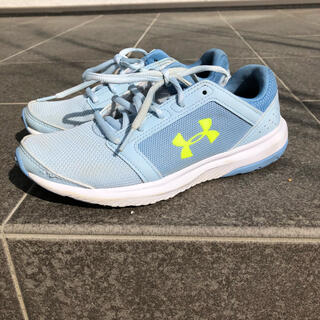 アンダーアーマー(UNDER ARMOUR)のアンダーアーマー　スニーカー　22.5(スニーカー)