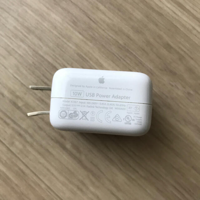 Apple(アップル)のジャンク品　アップルUSB充電器　10W スマホ/家電/カメラの生活家電(変圧器/アダプター)の商品写真