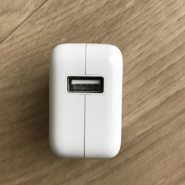 Apple(アップル)のジャンク品　アップルUSB充電器　10W スマホ/家電/カメラの生活家電(変圧器/アダプター)の商品写真