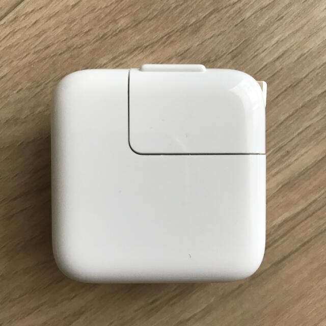 Apple(アップル)のジャンク品　アップルUSB充電器　10W スマホ/家電/カメラの生活家電(変圧器/アダプター)の商品写真