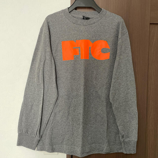 FTC(エフティーシー)のFTC 長袖 Tシャツ　グレー　オレンジ　ロゴ メンズのトップス(Tシャツ/カットソー(七分/長袖))の商品写真