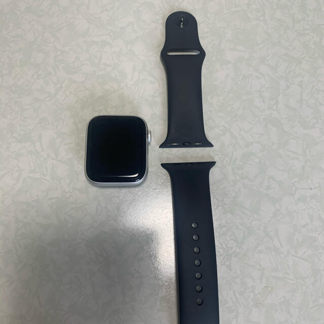 Apple Watch(アップルウォッチ)の最新Apple Watch SE(GPSモデル)44mmシルバーケースとグレー スマホ/家電/カメラのスマホアクセサリー(その他)の商品写真