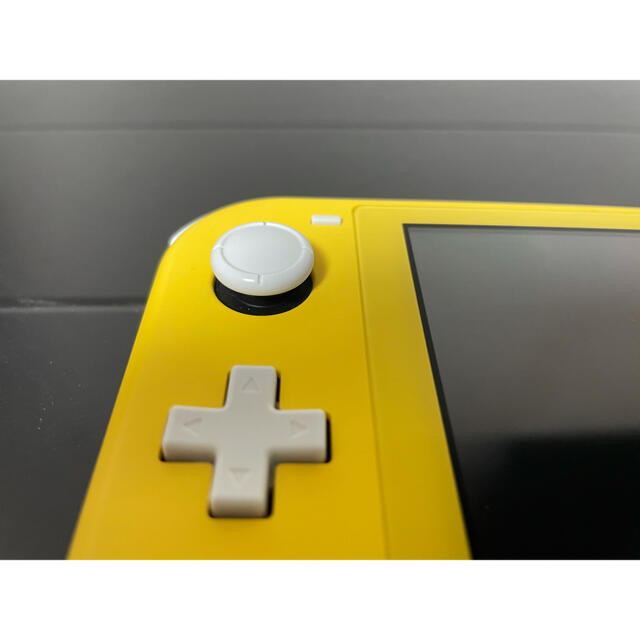 Nintendo Switch(ニンテンドースイッチ)の【美品】Nintendo Switch Lite イエロー エンタメ/ホビーのゲームソフト/ゲーム機本体(家庭用ゲーム機本体)の商品写真