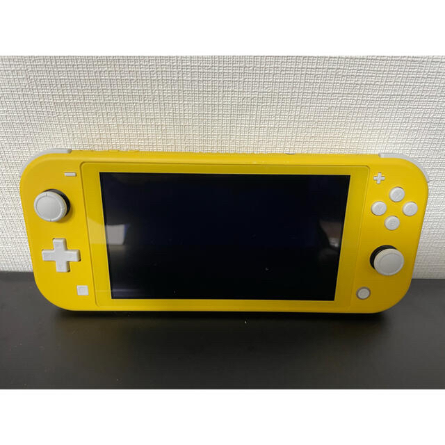 Nintendo Switch(ニンテンドースイッチ)の【美品】Nintendo Switch Lite イエロー エンタメ/ホビーのゲームソフト/ゲーム機本体(家庭用ゲーム機本体)の商品写真