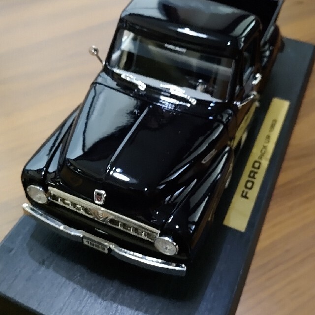 Ford Pickup (1953) ダイキャストメタル 1:18