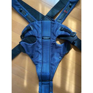 ベビービョルン(BABYBJORN)の値段交渉可　ベビービョルン　ベビーキャリアミニ　メッシュ素材　紺色(抱っこひも/おんぶひも)