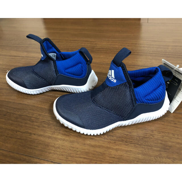 adidas(アディダス)のadidas キッズシューズ 19cm 新品 キッズ/ベビー/マタニティのキッズ靴/シューズ(15cm~)(スニーカー)の商品写真