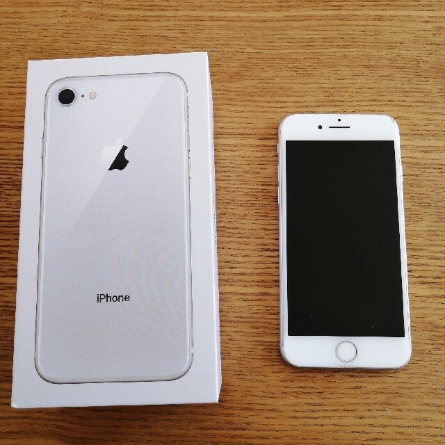 iPhone(アイフォーン)のiPhone8 64GB white スマホ/家電/カメラのスマートフォン/携帯電話(スマートフォン本体)の商品写真