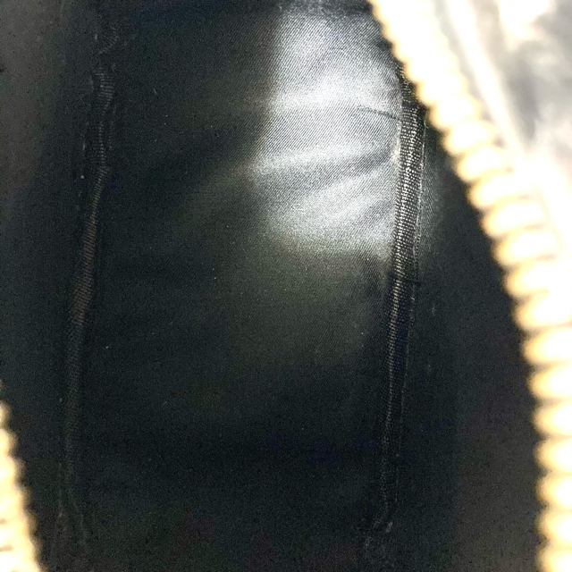 ZARA(ザラ)のZARA BASIC  スタッド付バッグ　（中古 レディースのバッグ(ショルダーバッグ)の商品写真