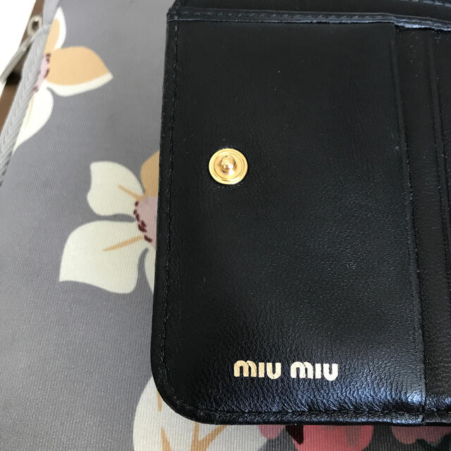 miumiu(ミュウミュウ)のMIU MIU 二つ折り財布　マテラッセ♡即購入OK！ レディースのファッション小物(財布)の商品写真