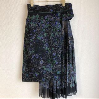 サカイ(sacai)のsacai プリーツアシンメトリースカート☆(ひざ丈スカート)