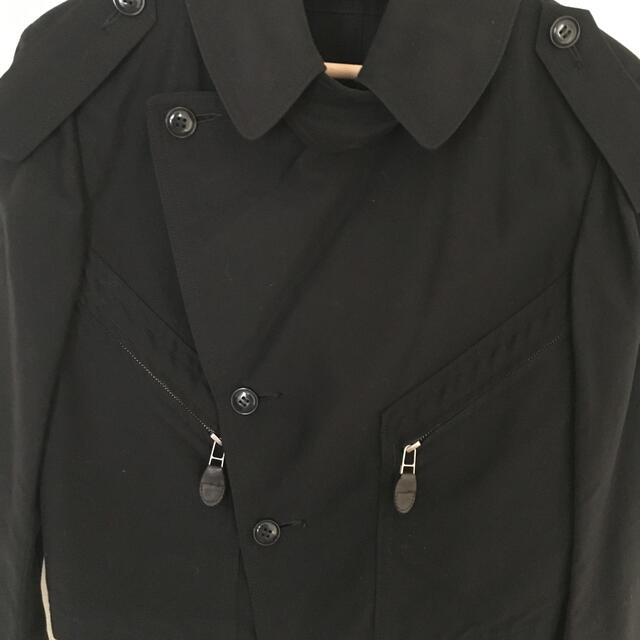 Y's(ワイズ)のy's ワイズ　ショート丈　トレンチコート　ブラック　表記2 レディースのジャケット/アウター(トレンチコート)の商品写真