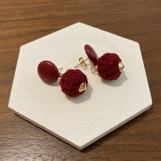 【ピアス】くるみボタン&ニットぼんぼり(ピアス)