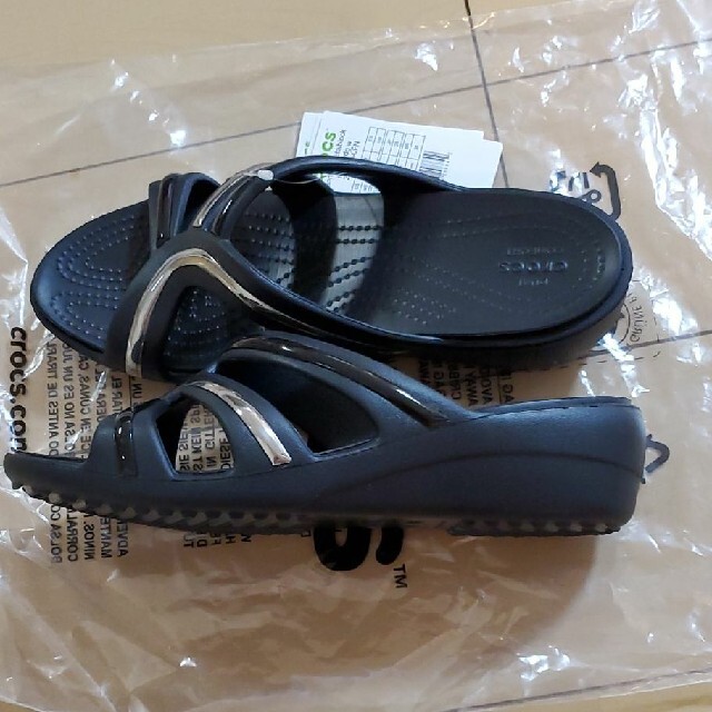 crocs(クロックス)のサンラ メタル ブロック ストラップ ウェッジ ウィメン Multi Black レディースの靴/シューズ(サンダル)の商品写真