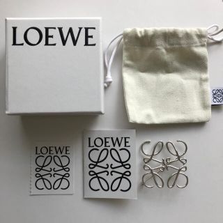 ロエベ(LOEWE)のLOEWE ロエベ　アナグラム　ブローチ(ブローチ/コサージュ)