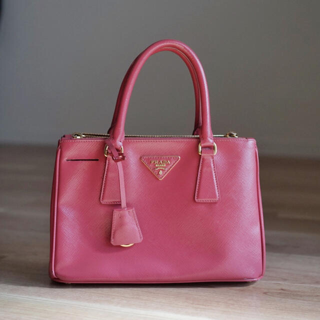 PRADA ハンドバッグ ショルダーバッグピンク 赤 | フリマアプリ ラクマ