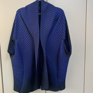 イッセイミヤケ(ISSEY MIYAKE)のイッセイミヤケ　コレクション　ボレロ風のジャケット（058）(ポンチョ)
