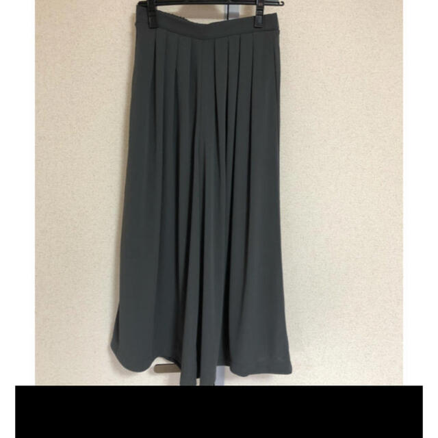 UNIQLO(ユニクロ)のUNIQLO クレープジャージースカートパンツ　ダークグレー レディースのスカート(ロングスカート)の商品写真