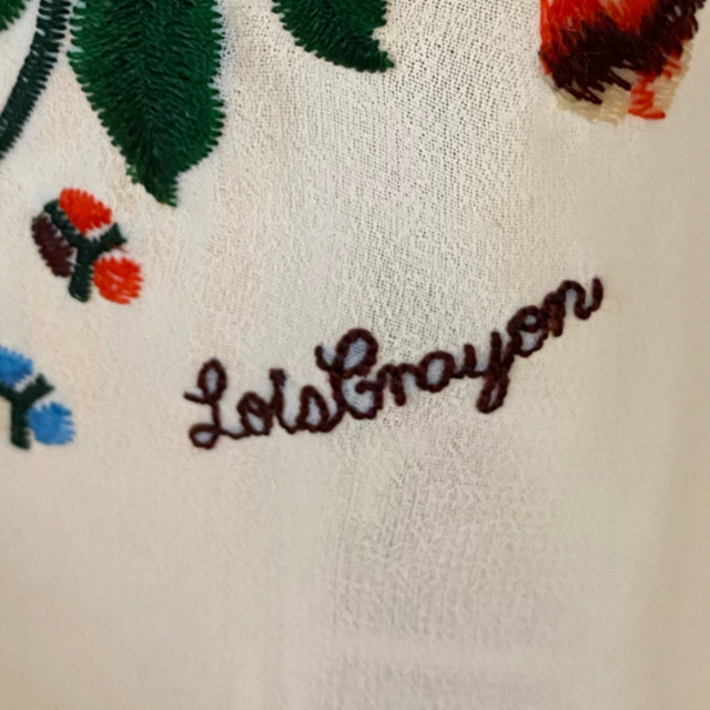 Lois CRAYON(ロイスクレヨン)のLois CRAYON    刺繍ブラウス レディースのトップス(シャツ/ブラウス(半袖/袖なし))の商品写真