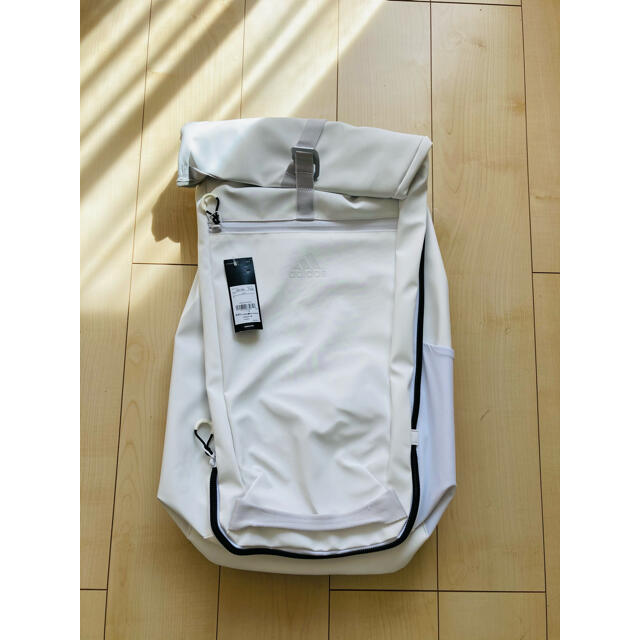 adidas(アディダス)の新品　adidas 35L 白　リュック  バックパック レディースのバッグ(リュック/バックパック)の商品写真