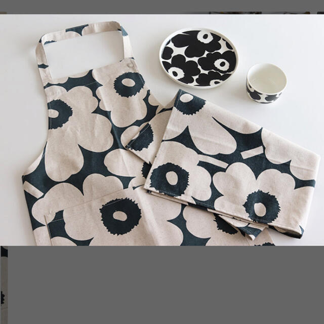 marimekko(マリメッコ)のマリメッコmarimekkoエプロンダークグリーンピエニウニッコ柄新品キッチン インテリア/住まい/日用品のキッチン/食器(収納/キッチン雑貨)の商品写真