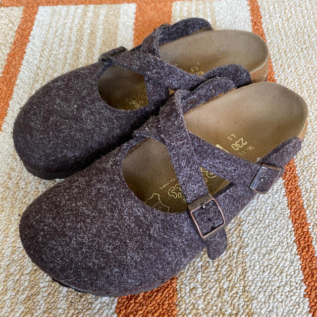 BIRKENSTOCK(ビルケンシュトック)のデイジーえみ様専用 ビルケンシュトック ローリー 23 フェルト ダークブラウン レディースの靴/シューズ(サンダル)の商品写真