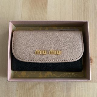 ミュウミュウ(miumiu)の【新品未使用】MIU MIUキーケース（経年劣化あり）(キーケース)